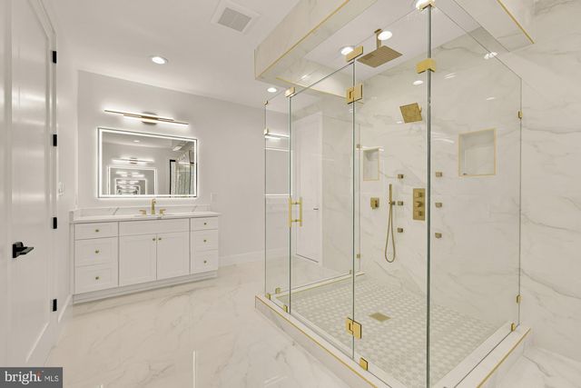 2000 OSWALD PL, Falls Church, VA 22043