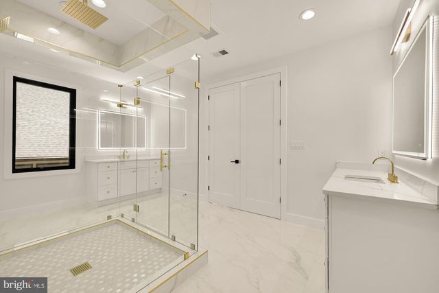 2000 OSWALD PL, Falls Church, VA 22043
