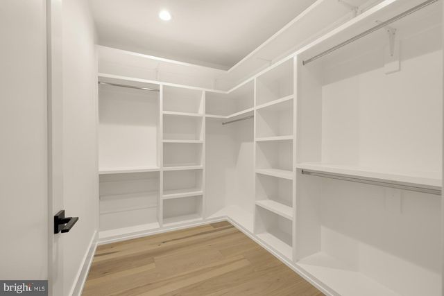 2000 OSWALD PL, Falls Church, VA 22043
