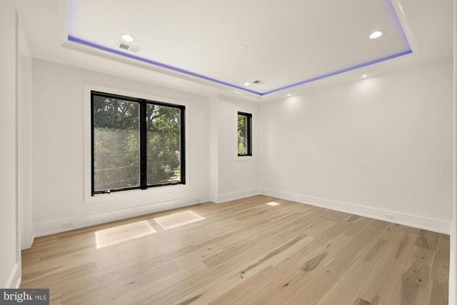 2000 OSWALD PL, Falls Church, VA 22043
