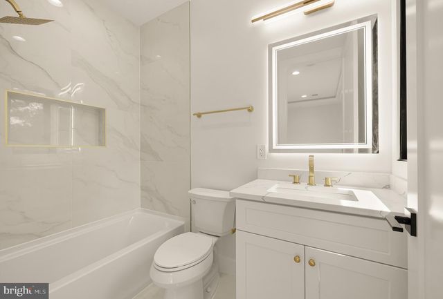 2000 OSWALD PL, Falls Church, VA 22043