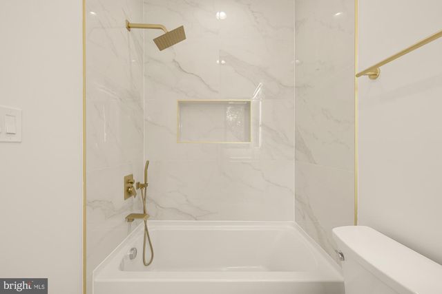 2000 OSWALD PL, Falls Church, VA 22043