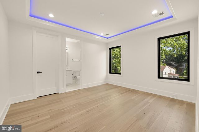 2000 OSWALD PL, Falls Church, VA 22043