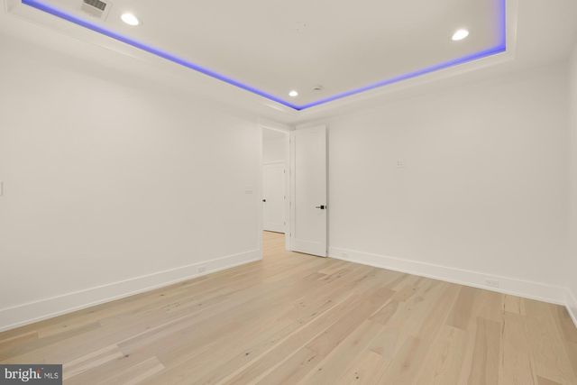 2000 OSWALD PL, Falls Church, VA 22043