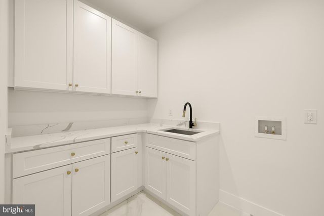 2000 OSWALD PL, Falls Church, VA 22043