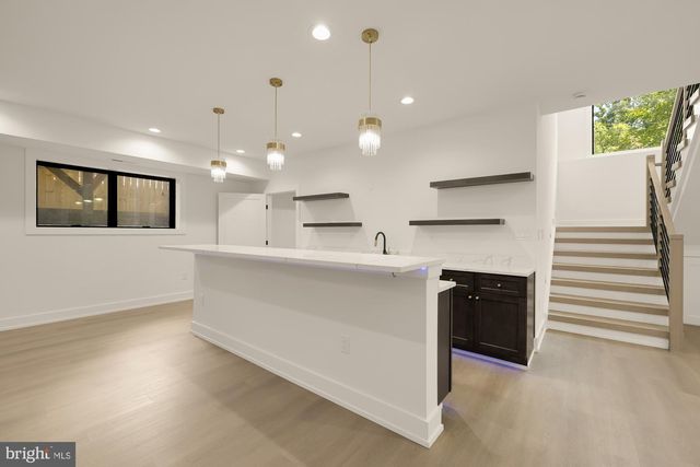 2000 OSWALD PL, Falls Church, VA 22043