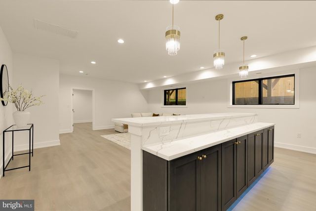 2000 OSWALD PL, Falls Church, VA 22043