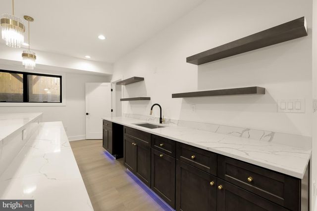2000 OSWALD PL, Falls Church, VA 22043