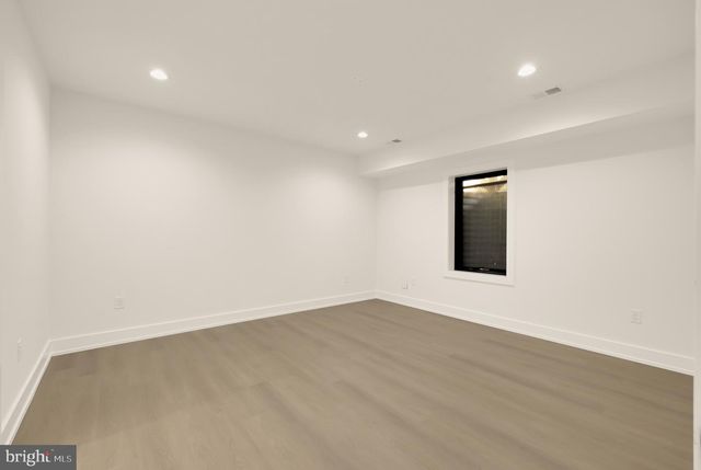 2000 OSWALD PL, Falls Church, VA 22043