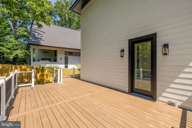 2000 OSWALD PL, Falls Church, VA 22043