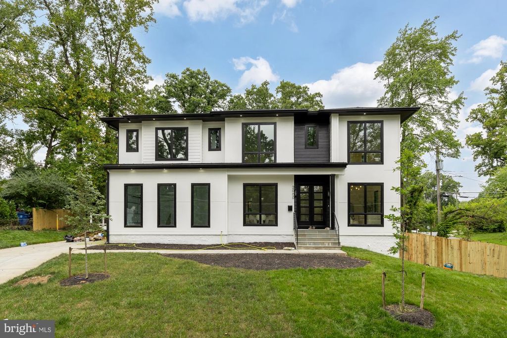 2000 OSWALD PL, Falls Church, VA 22043