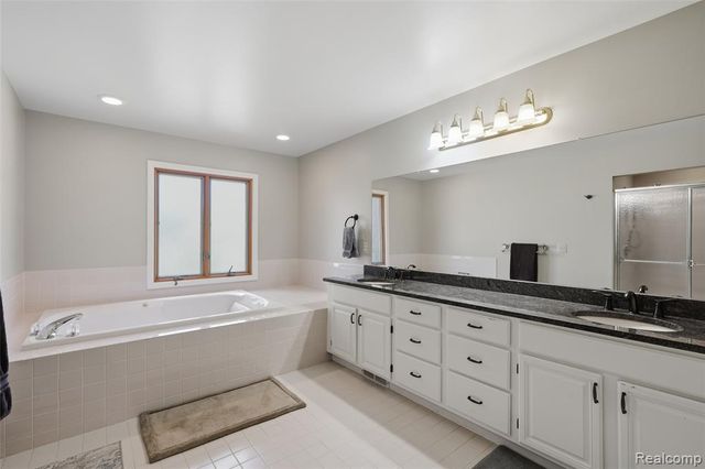 54856 Whitby Way, Shelby Twp, MI 48316