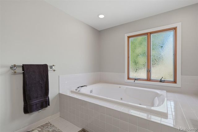 54856 Whitby Way, Shelby Twp, MI 48316