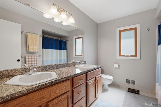 54856 Whitby Way, Shelby Twp, MI 48316