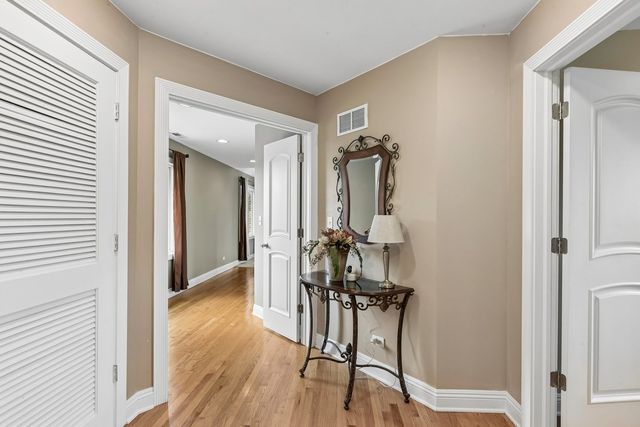 610 W Lonnquist Boulevard, Mount Prospect, IL 60056