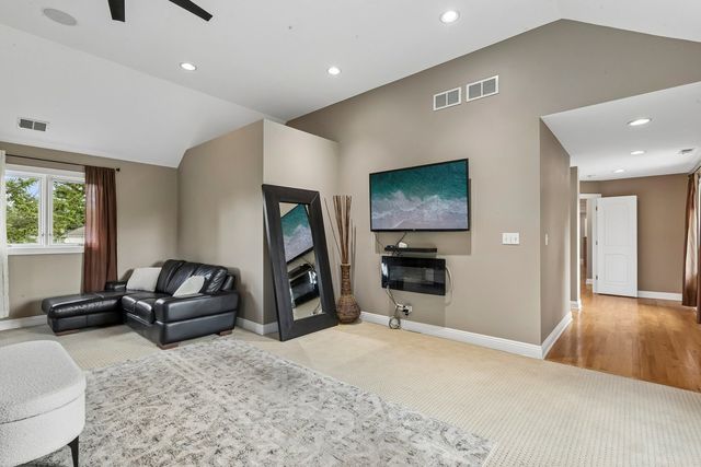 610 W Lonnquist Boulevard, Mount Prospect, IL 60056
