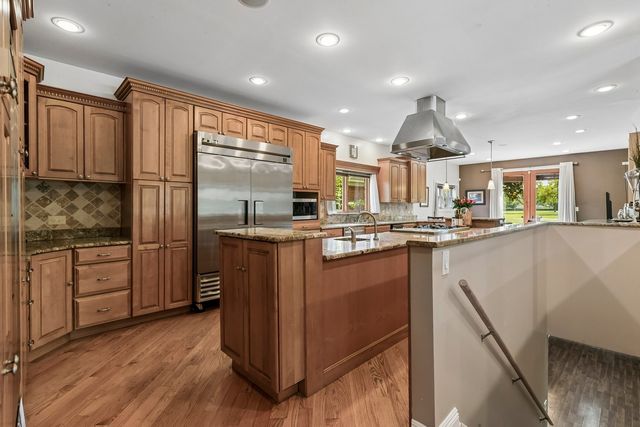 610 W Lonnquist Boulevard, Mount Prospect, IL 60056