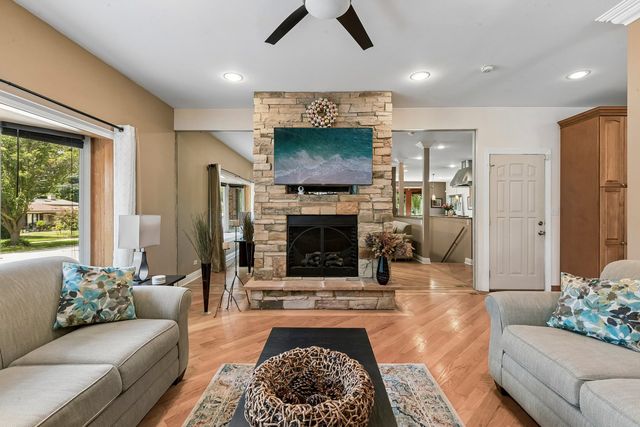 610 W Lonnquist Boulevard, Mount Prospect, IL 60056