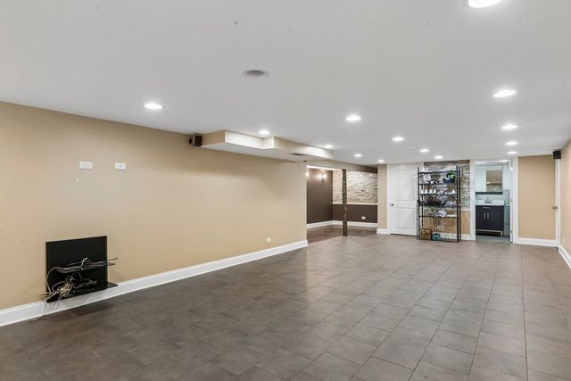 610 W Lonnquist Boulevard, Mount Prospect, IL 60056