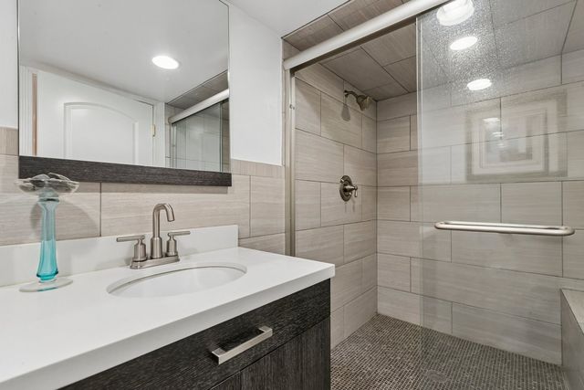 610 W Lonnquist Boulevard, Mount Prospect, IL 60056