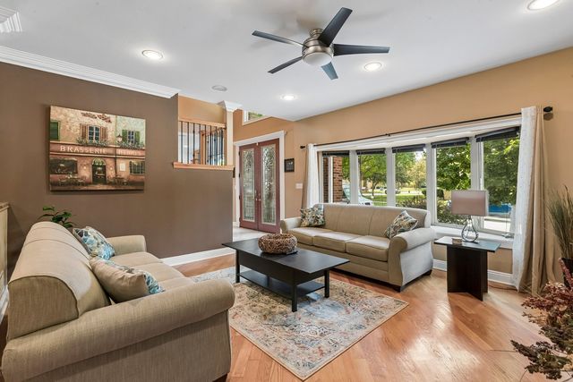 610 W Lonnquist Boulevard, Mount Prospect, IL 60056