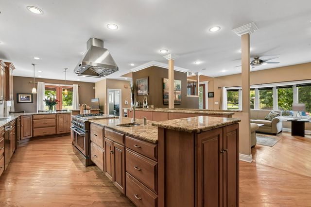 610 W Lonnquist Boulevard, Mount Prospect, IL 60056