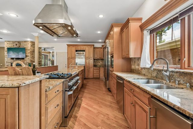 610 W Lonnquist Boulevard, Mount Prospect, IL 60056
