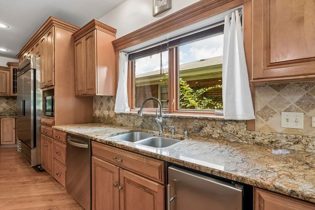 610 W Lonnquist Boulevard, Mount Prospect, IL 60056