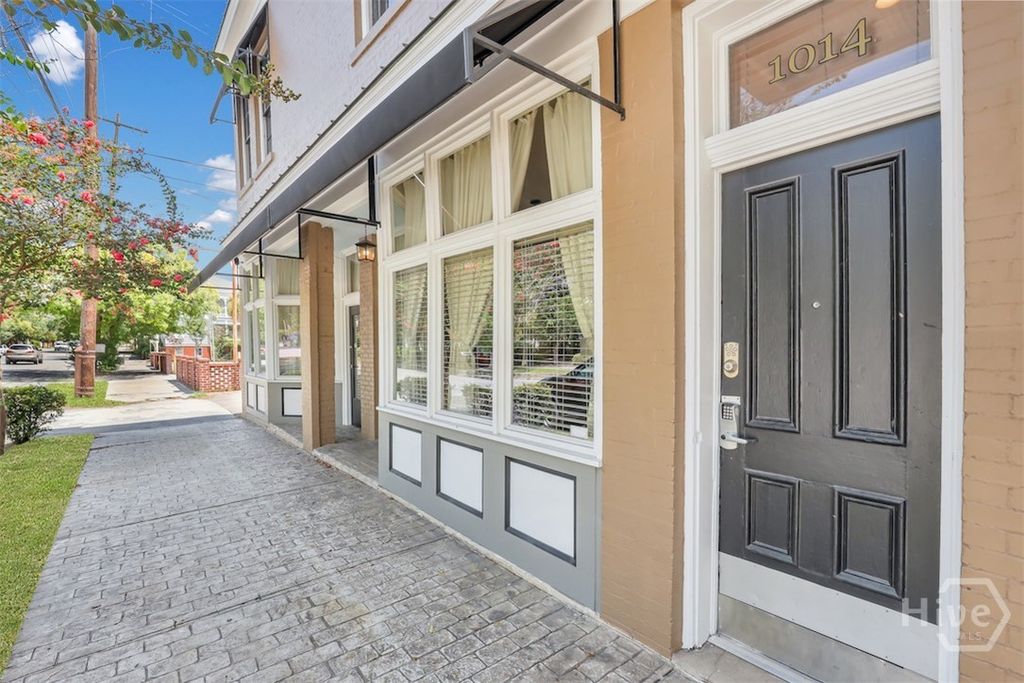 Image 2 of property listing at 1014 Abercorn Street, Savannah, GA 31401