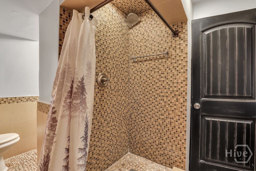 Image 25 of property listing at 1014 Abercorn Street, Savannah, GA 31401