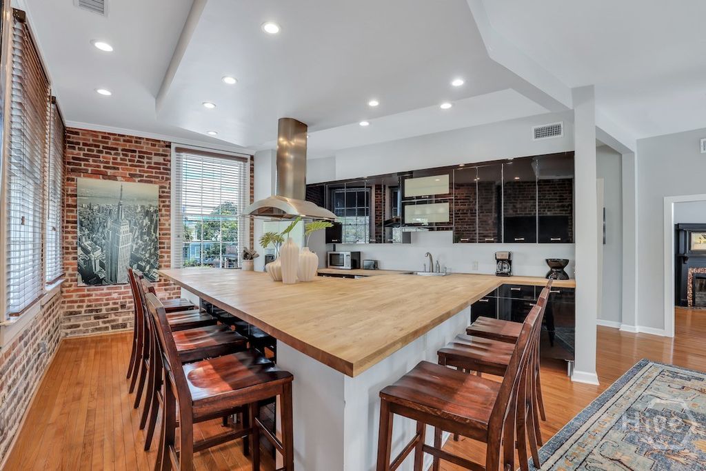 Image 29 of property listing at 1014 Abercorn Street, Savannah, GA 31401