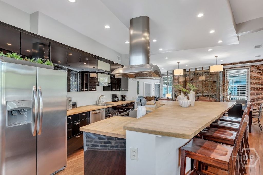 Image 30 of property listing at 1014 Abercorn Street, Savannah, GA 31401