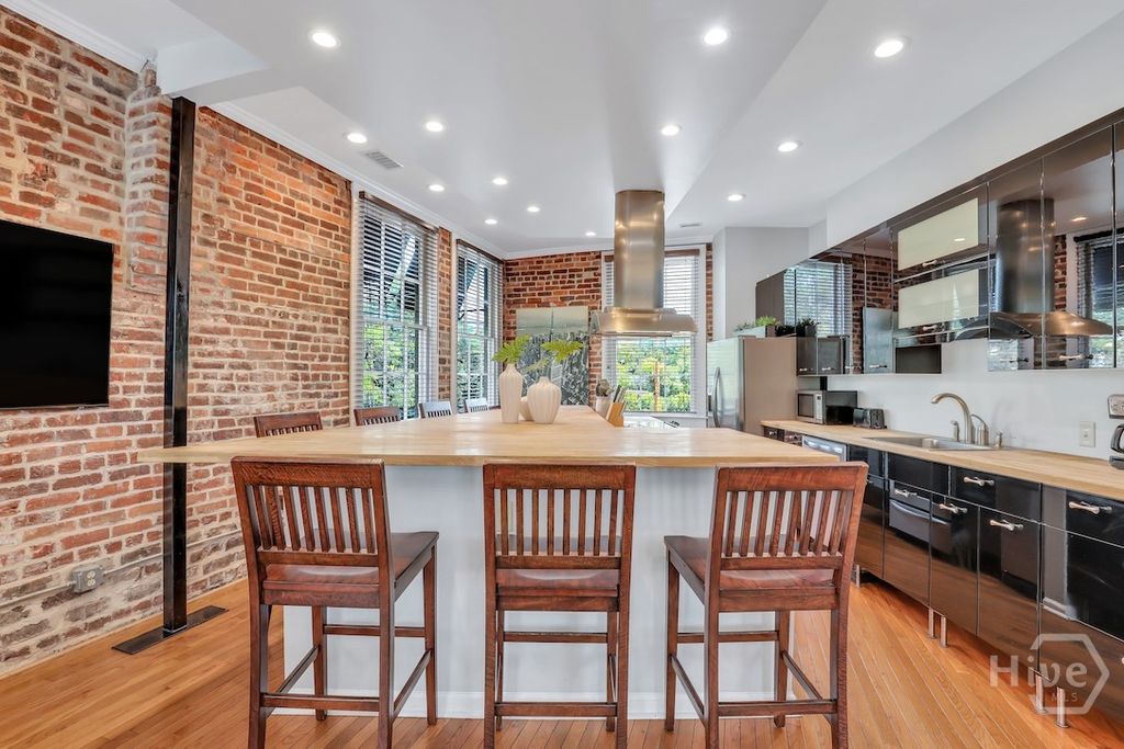 Image 32 of property listing at 1014 Abercorn Street, Savannah, GA 31401