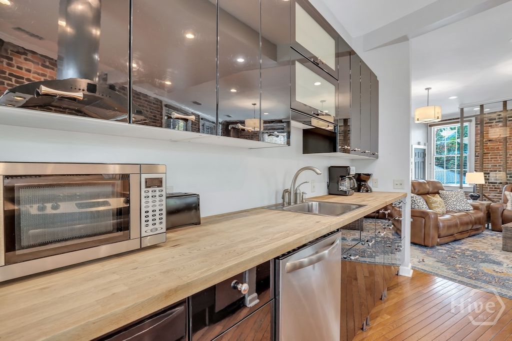 Image 33 of property listing at 1014 Abercorn Street, Savannah, GA 31401