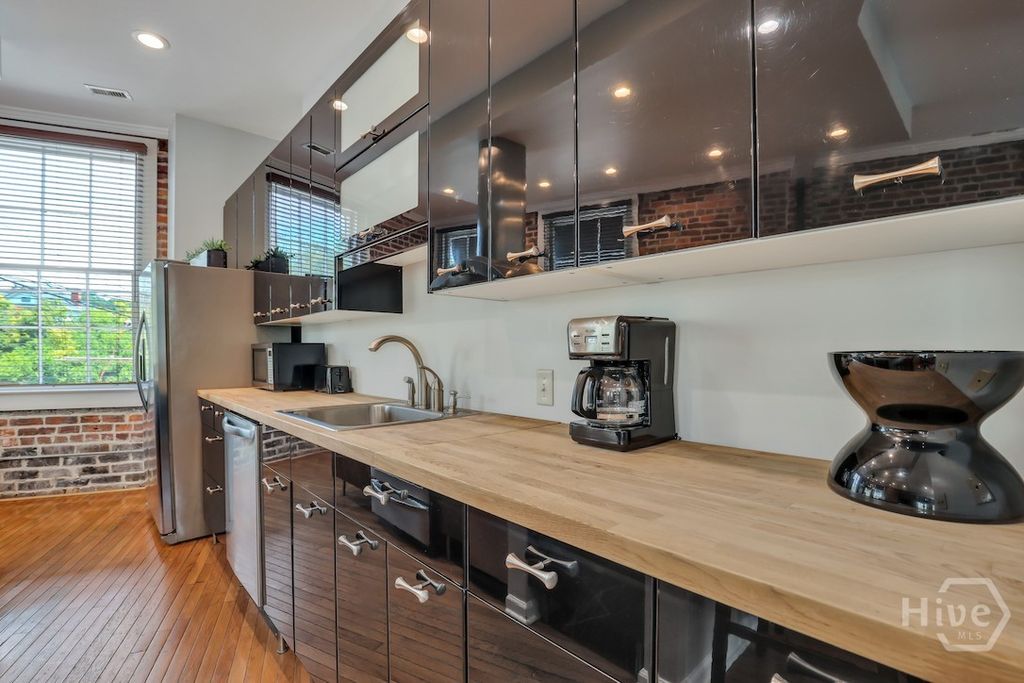 Image 34 of property listing at 1014 Abercorn Street, Savannah, GA 31401