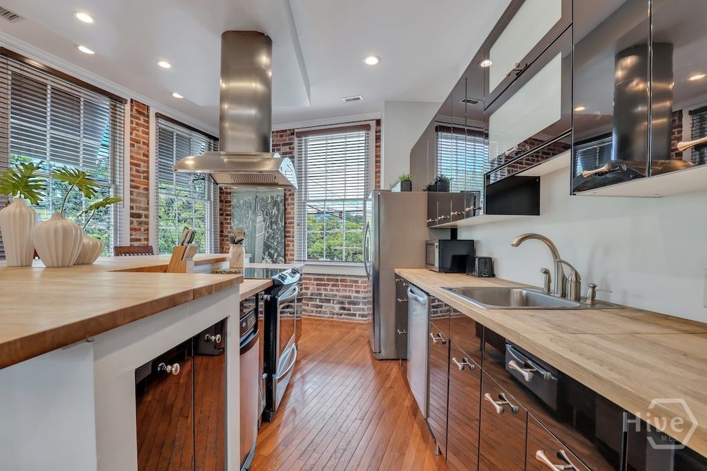 Image 35 of property listing at 1014 Abercorn Street, Savannah, GA 31401