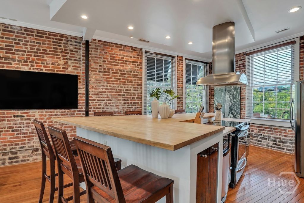 Image 36 of property listing at 1014 Abercorn Street, Savannah, GA 31401