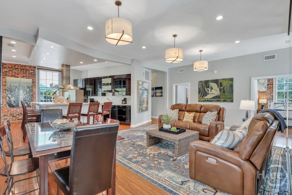 Image 37 of property listing at 1014 Abercorn Street, Savannah, GA 31401