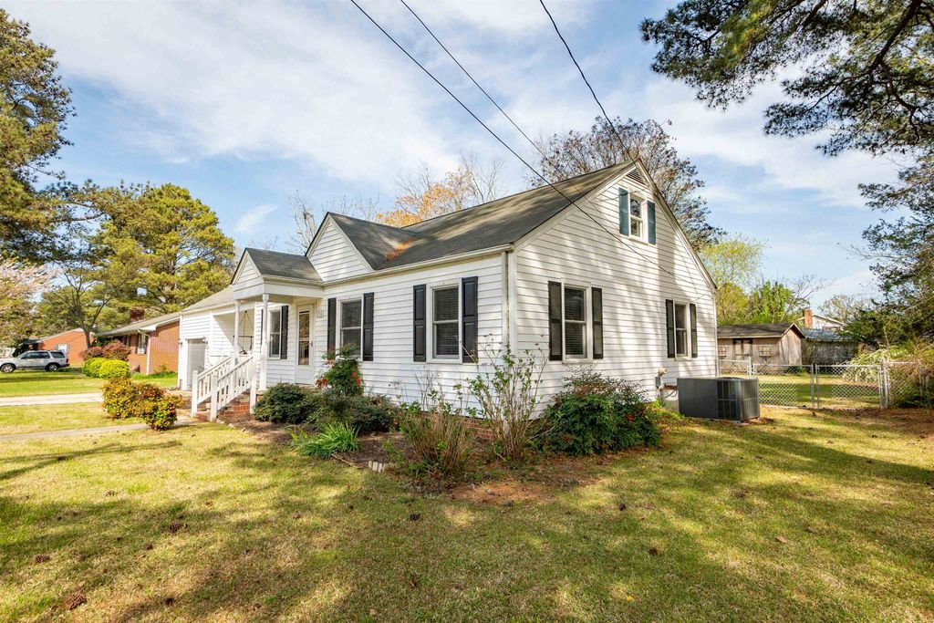 Image 1 of property listing at 1704 Edgewood Drive, Elizabeth City, NC 27909
