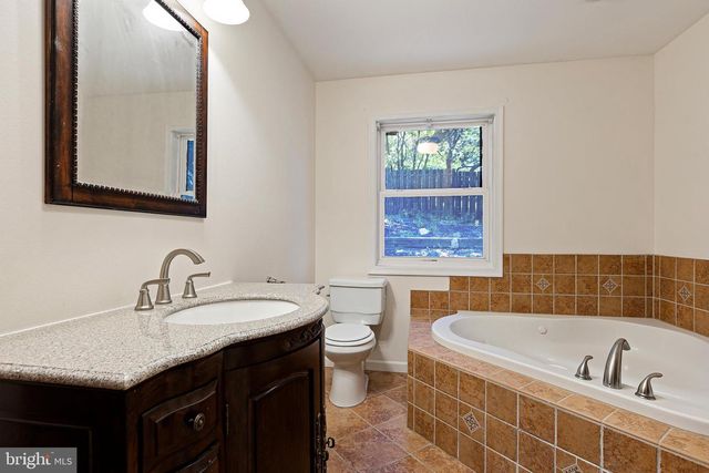 19 PINE LN, North East, MD 21901