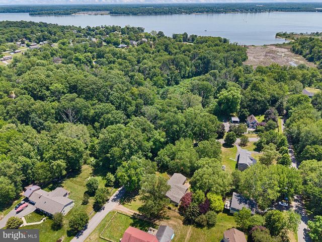 19 PINE LN, North East, MD 21901