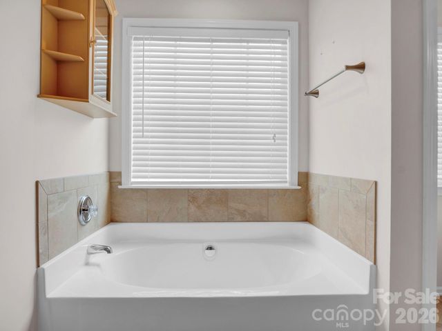 11126 Maplehurst Drive, Charlotte, NC 28277