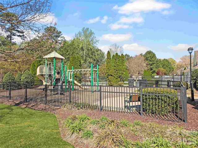 11126 Maplehurst Drive, Charlotte, NC 28277