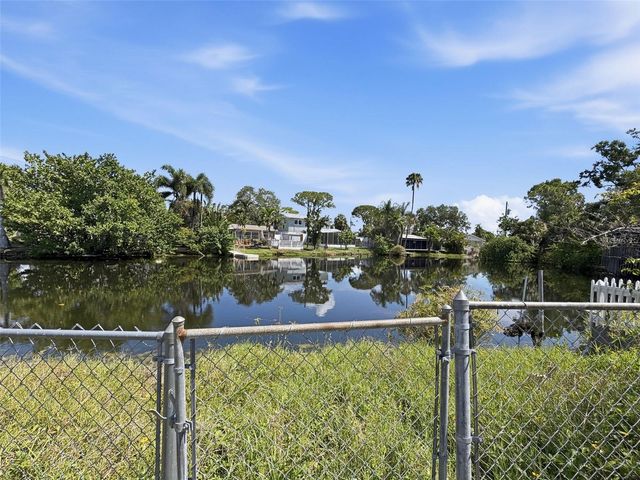 307 87TH AVENUE NE, St Petersburg, FL 33702