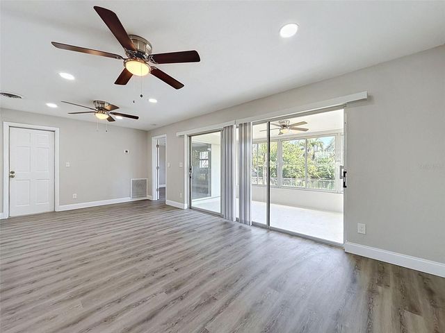 307 87TH AVENUE NE, St Petersburg, FL 33702