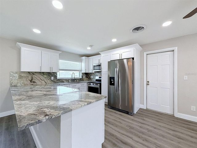 307 87TH AVENUE NE, St Petersburg, FL 33702