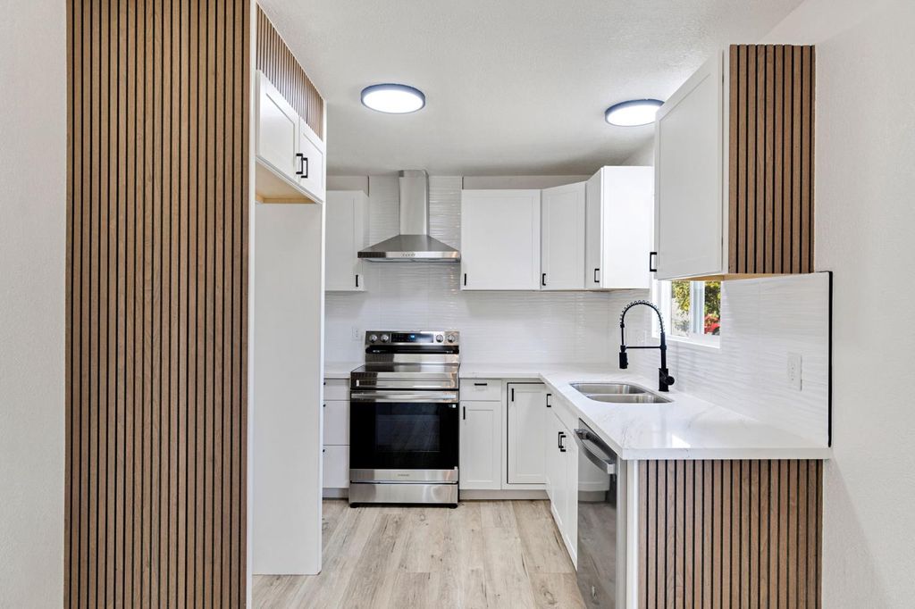 Image 12 of property listing at 26958 John F Kennedy Court, Madera, CA 93637