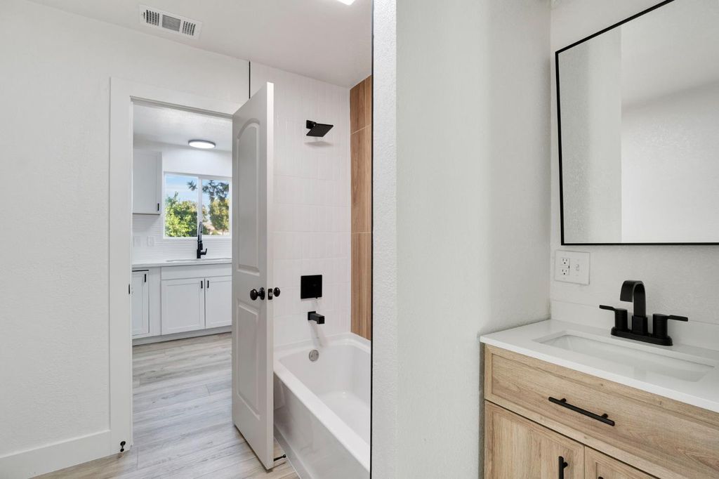 Image 16 of property listing at 26958 John F Kennedy Court, Madera, CA 93637