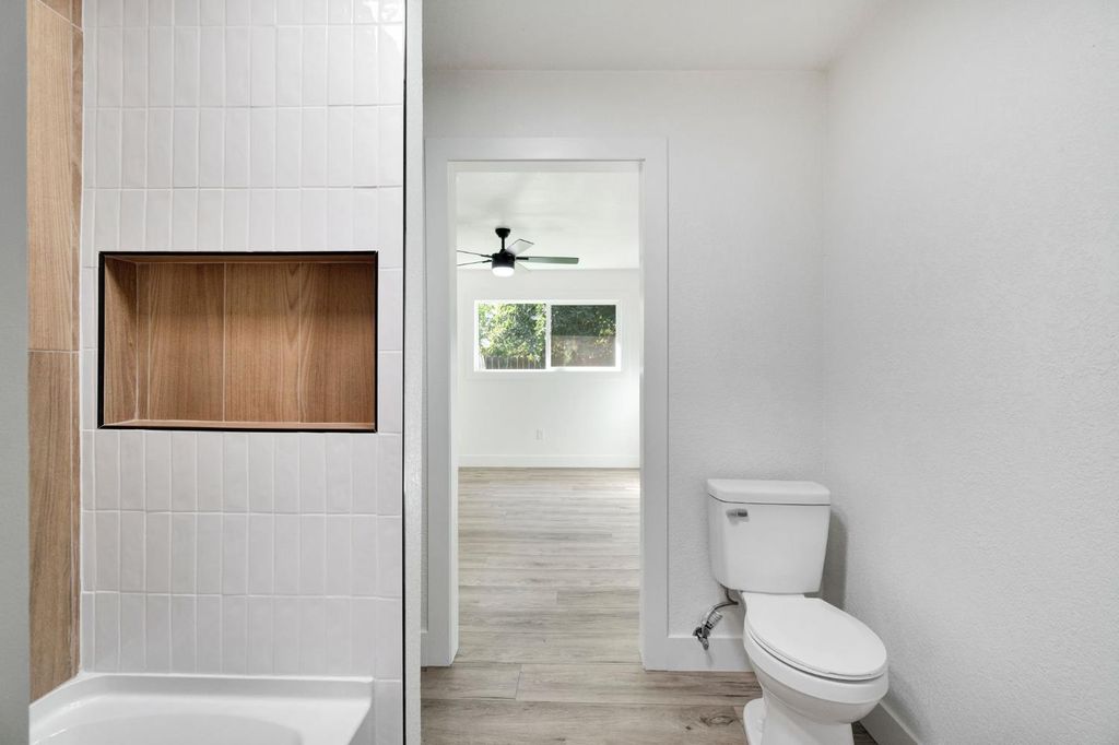 Image 17 of property listing at 26958 John F Kennedy Court, Madera, CA 93637