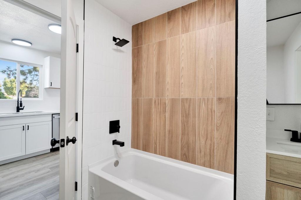 Image 18 of property listing at 26958 John F Kennedy Court, Madera, CA 93637